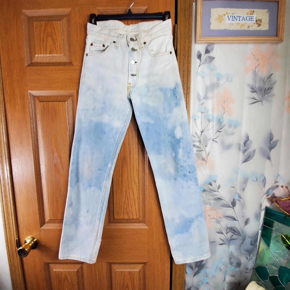 🧚‍Vintage Levi 501s button fly straight leg jeans